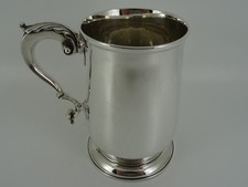 HANDSOME ANTIQUE GEORGE III SOLID SILVER ONE PINT TANKARD LONDON 1770 383G