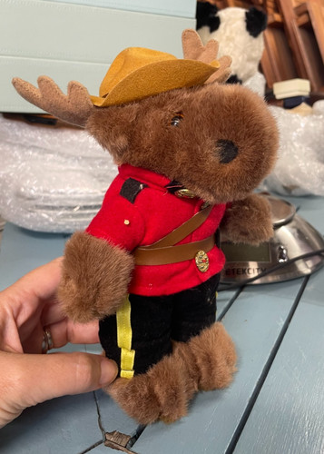 Mounties royal canadian - royal,