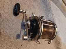 Shakespeare 2153. Gear Ratio 2.75/1. Multiplier Seafishing/boat/beach Reel