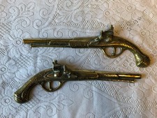 PAIR OF VINTAGE BRASS WALL HANGING DECORATIVE DUELING PISTOLS 34 cm 