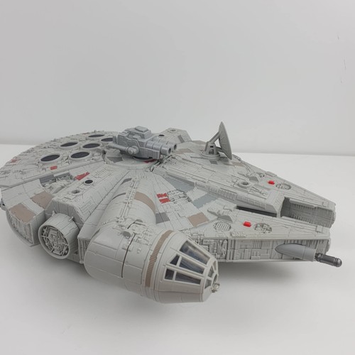 Hasbro milenium falcon - hasbro,
