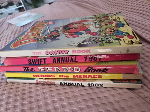 Job lot vintage annuals - lot,