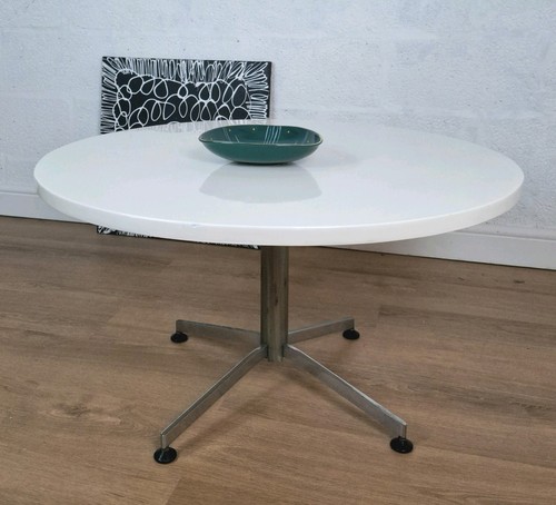 Mid century eames - vitra, style