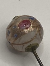 PRETTY GLASS ANTIQUE/VINTAGE  HAT  PIN (A320)