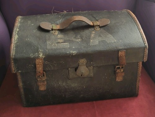 Travelling case domed top - travelling,