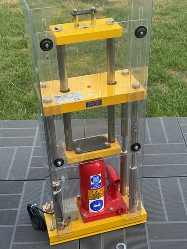 Vertical frame spring - frame, tensile