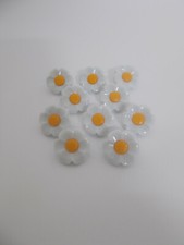 10 x Daisy Flower Buttons 18mm