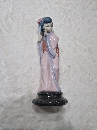 Lladro figurine timid geisha - lladro,