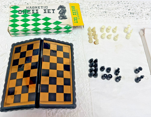 Magnetic travel chess set - magnetic,