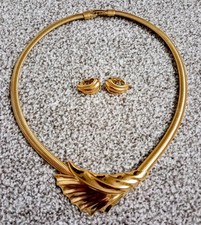 Trifari Vintage Gold Tone