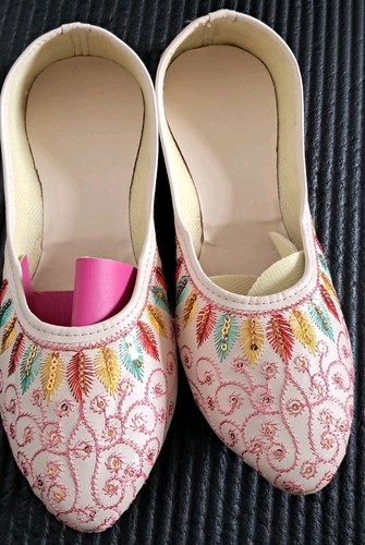 Pink embroidered mojari juti - pink,