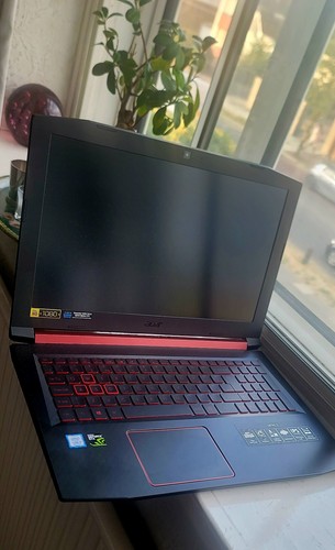 Gaming leptop acer nitro - ,