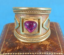 Beautiful 18 Carat Gold