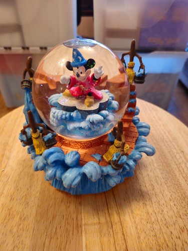 Vintage disney snow globe - disney,