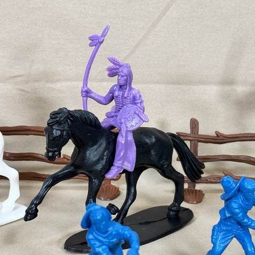 Lot plastic cowboys and - of,