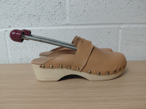 Ladies casting wooden clogs - ladies,