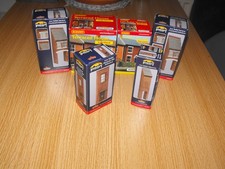 OO GAUGE 4 BACHMANN & 2 HORNBY TERRACED HOUSING BUILDINGS  NEAR MINT IN BOX