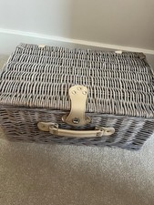 Picnic Hamper Basket - 4 Person Brand new without Tags
