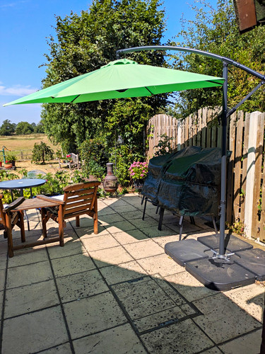 Green cantilever patio - green,