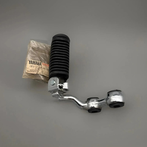 Yamaha front right footrest - yamaha,