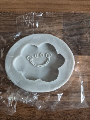 Smiley face cake making - face,