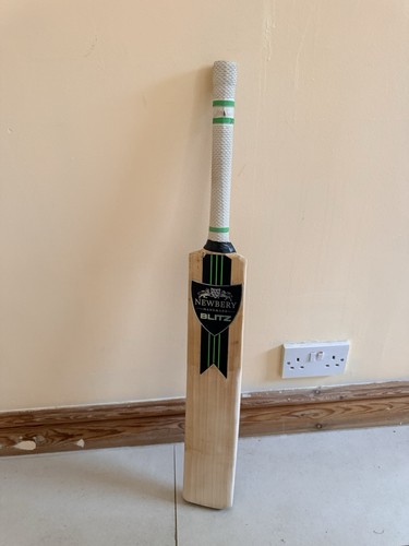 Newbery cricket bat - size, 6