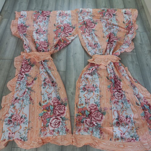 Frill edge floral - frill, &