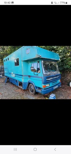Ton horsebox with living - ton,