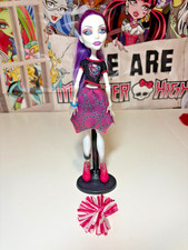 46) Monster High Doll Spectra