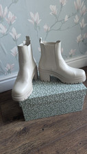 Ladies Cream Boots Brand New Size 5