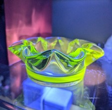 SKLO Union Czech Vintage Art Glass 1962 Ashtray Uranium Stylised Flower Star