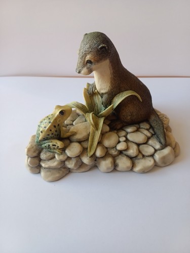 Border fine arts otter - border,