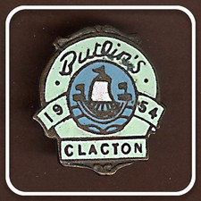 BUTLINS CLACTON HOLIDAY CAMP  1954 LIGHT GREEN LABELS VINTAGE ENAMEL PIN BADGE