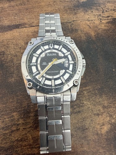 Large bulova precisionist 300m - bulova,