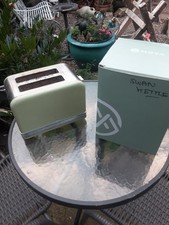 SWAN Retro Green 1.5L 3KW Jug Kettle & 2 Slice Toaster Matching Set