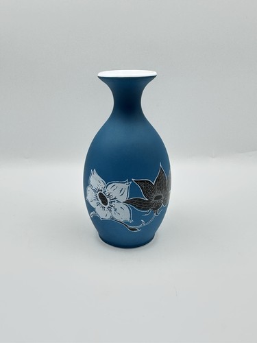 Beautiful wedgwood bud - bud, vase