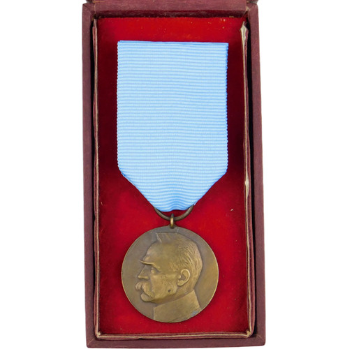 3424 ww2 pilsudski medal - ww2, of