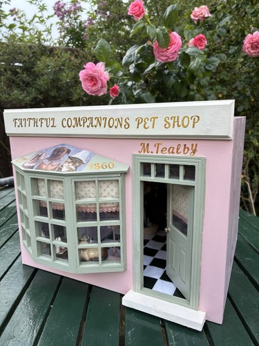 Dolls house scale - 1/12,