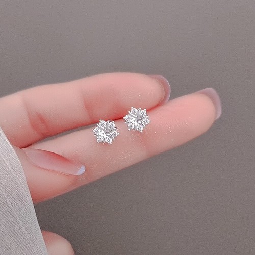 Dainty swirl crystal stud - swirl,