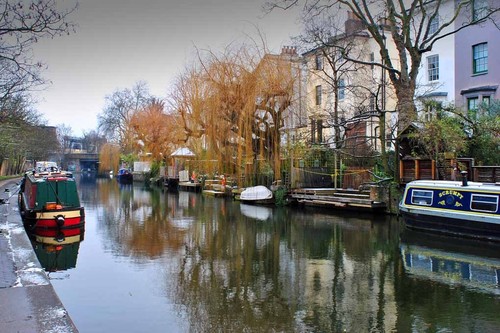 Narrow boats along the regents - boats,