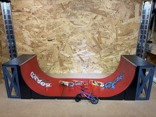 Finger board half pipe - board,