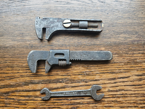 Adjustable spanner 2 - adjustable,
