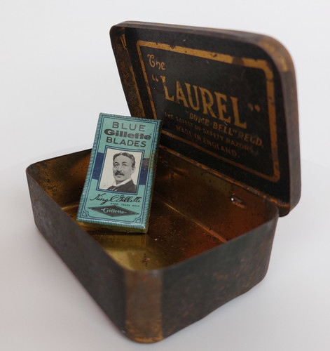 1930s laurel dumb bell - laurel, dumb-bell