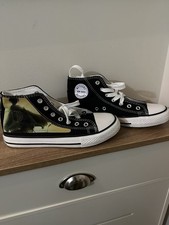 Mutuoni Anime Black Canvas