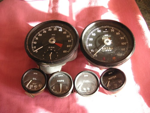 Daimler 250 instruments - v8,