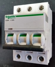 SCHNEIDER iC60H T.P MCB 32A 3