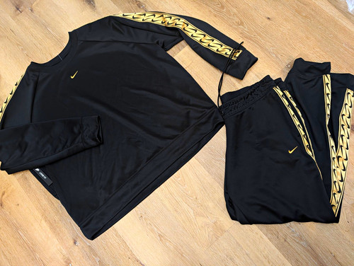 Nwt nike sportswear swoosh - nike,