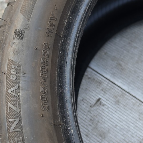 Two 305 bridgestone - 305,