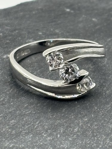 9ct white gold crossover ring - 9ct,