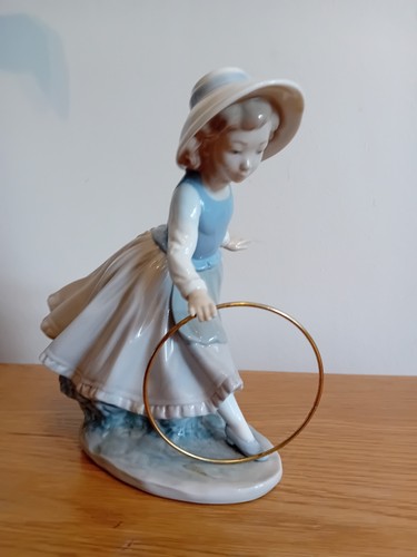 Nao lladro girl with - ,